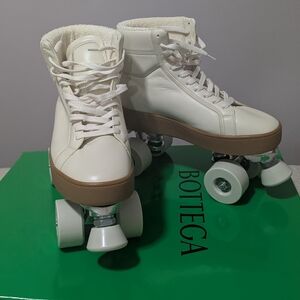 Bottega Veneta Women's Quilt Sea Salt Leather Roller Skates Size EU 39 US 9